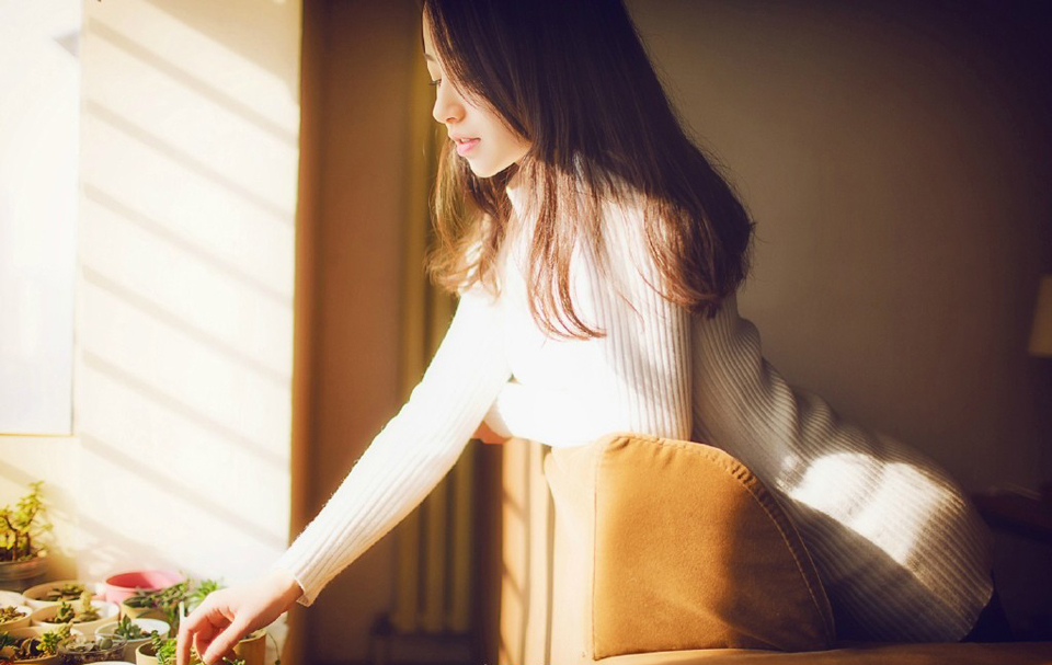 别抱怨生活的无聊生活嘛，就是无聊中自己找些乐子。我可以被打败但我不允许自己爬不起来。